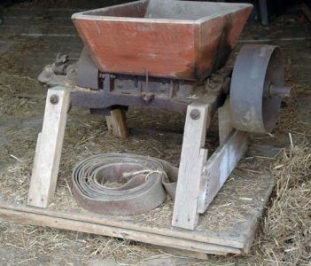 1901 New Holland Machine Works Cob and Feed Mill Identified Image